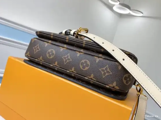 Affordable LOUIS VUITTON POCHETTE METIS 0605